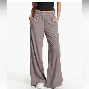 NWT Vuori Villa Vibes Wideleg in Smoke